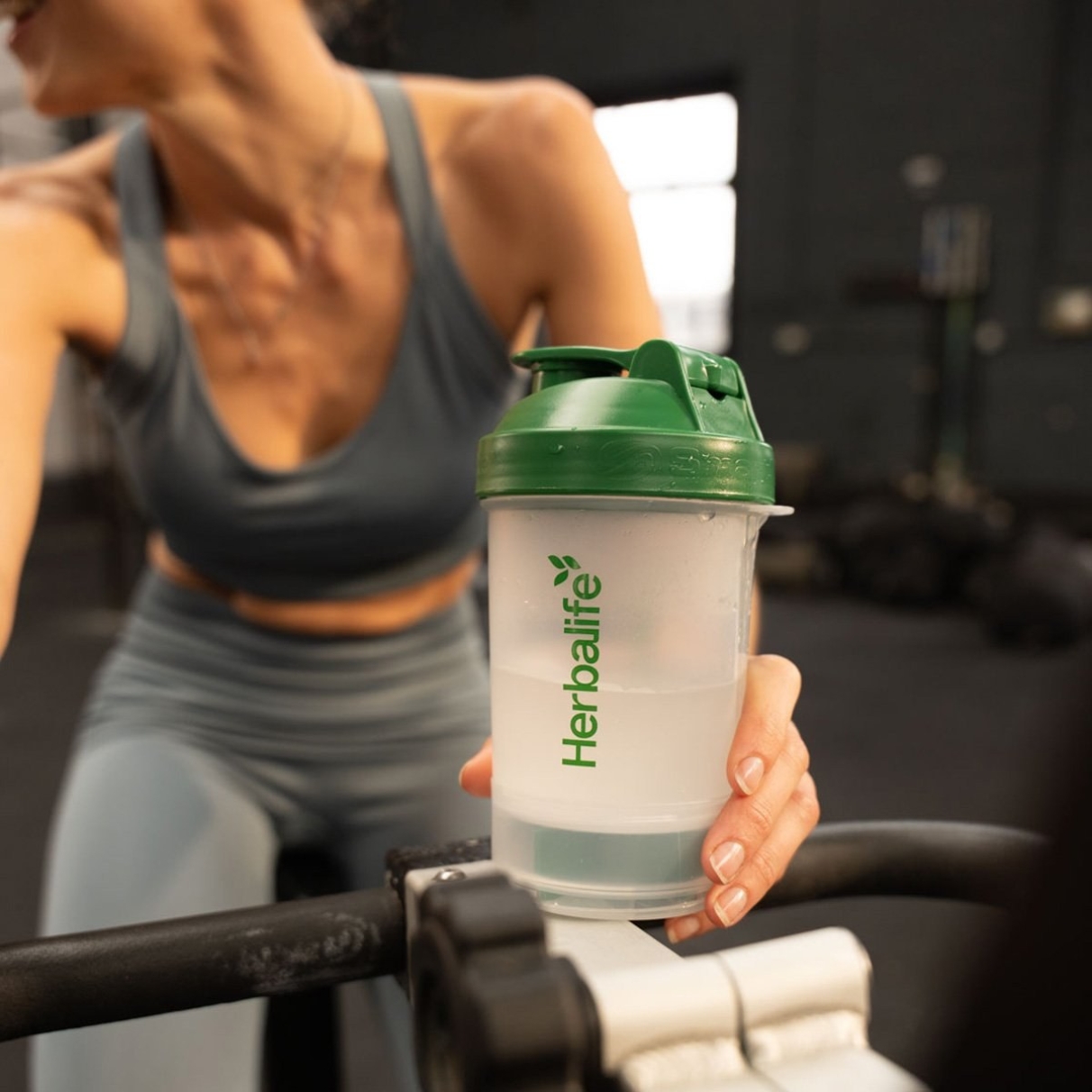 Bere in palestra: la borraccia giusta e quanta acqua portare